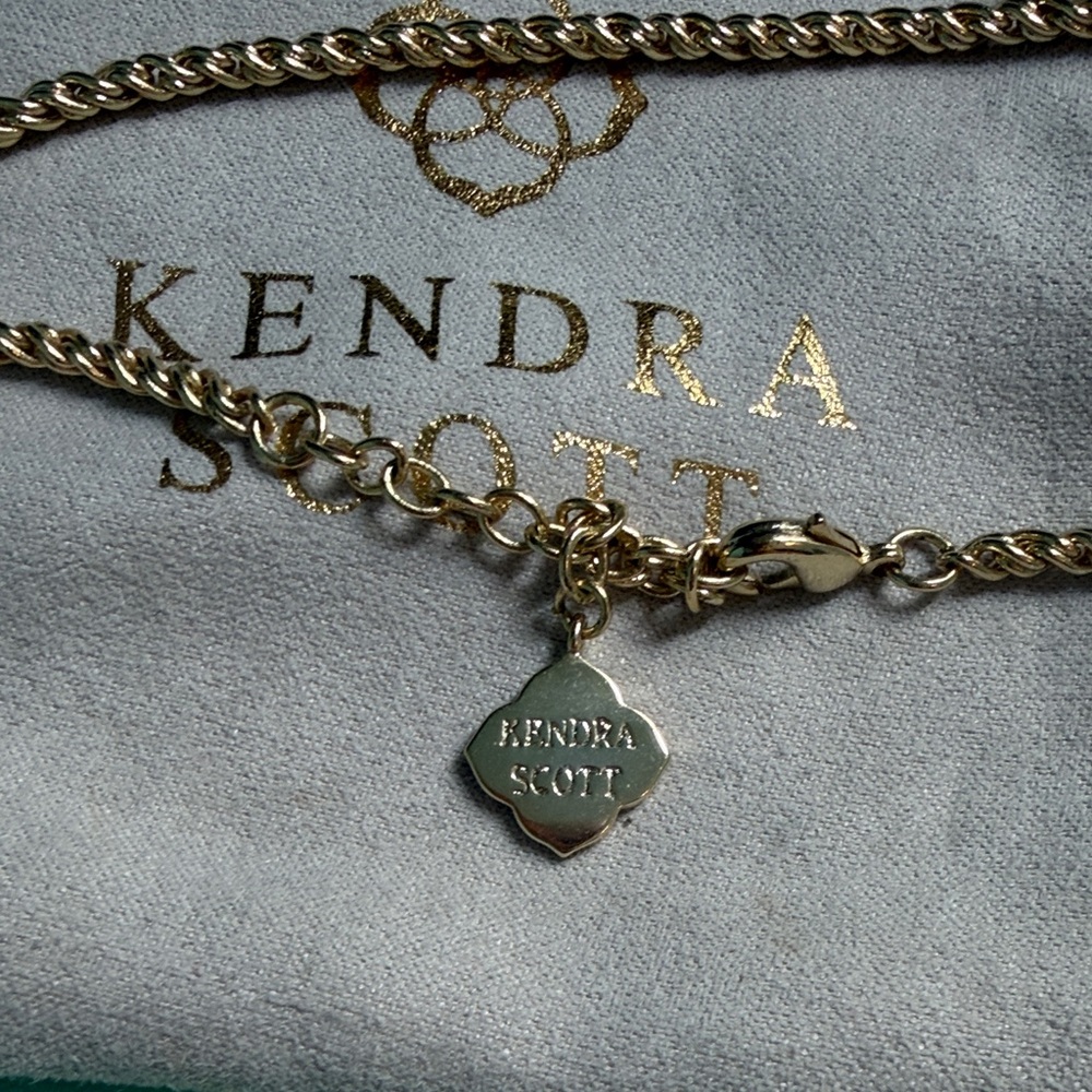 Kendra Scott Gold Chain with Vibrant Pink Pendant - Picture 5 of 5